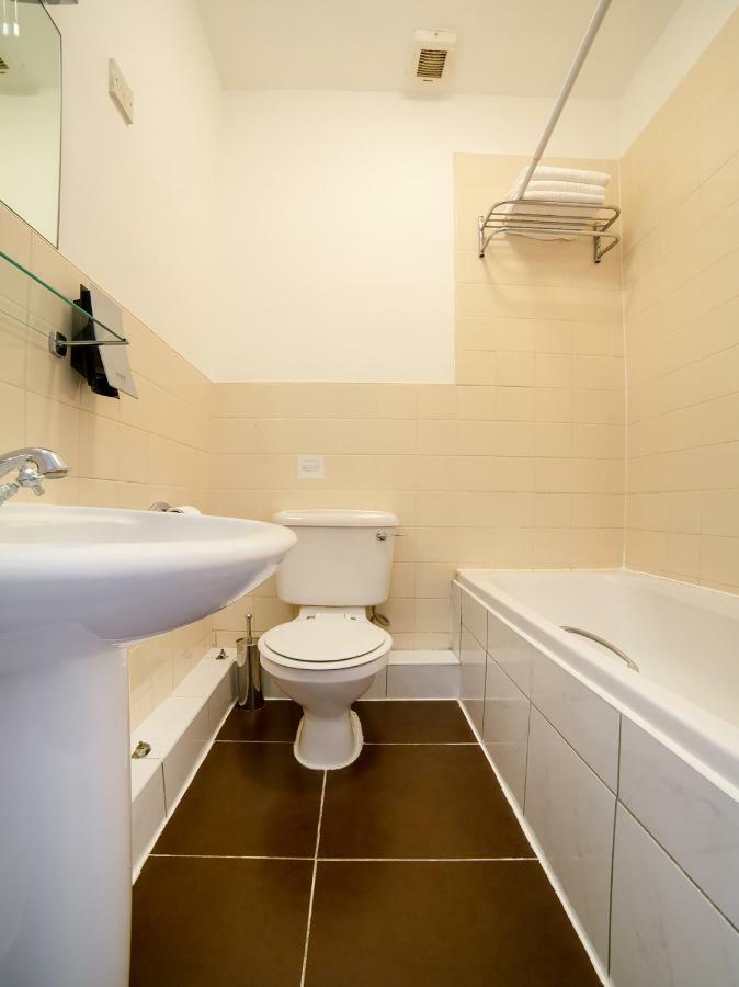 Отель Oyo London Luton Лутон Экстерьер фото